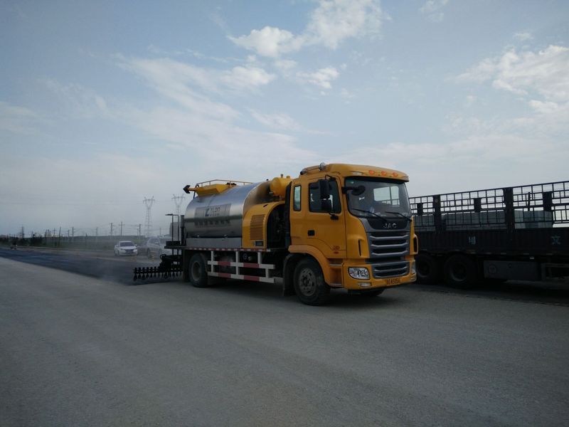 沥青洒布车型号0845，，，，，松科高速白城施工